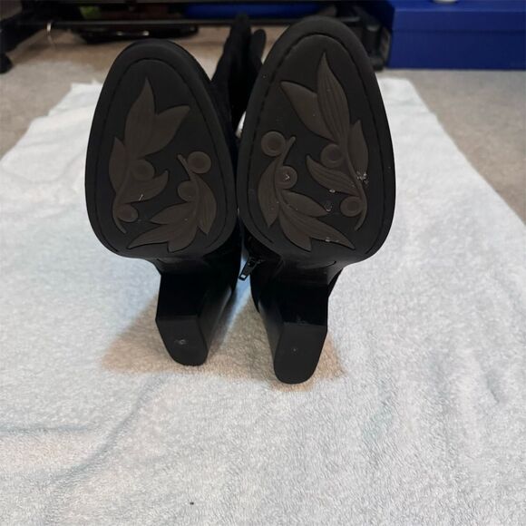 EUC Born Women's Black Suede Knee High Boots Size 9 - Picture 3 of 5